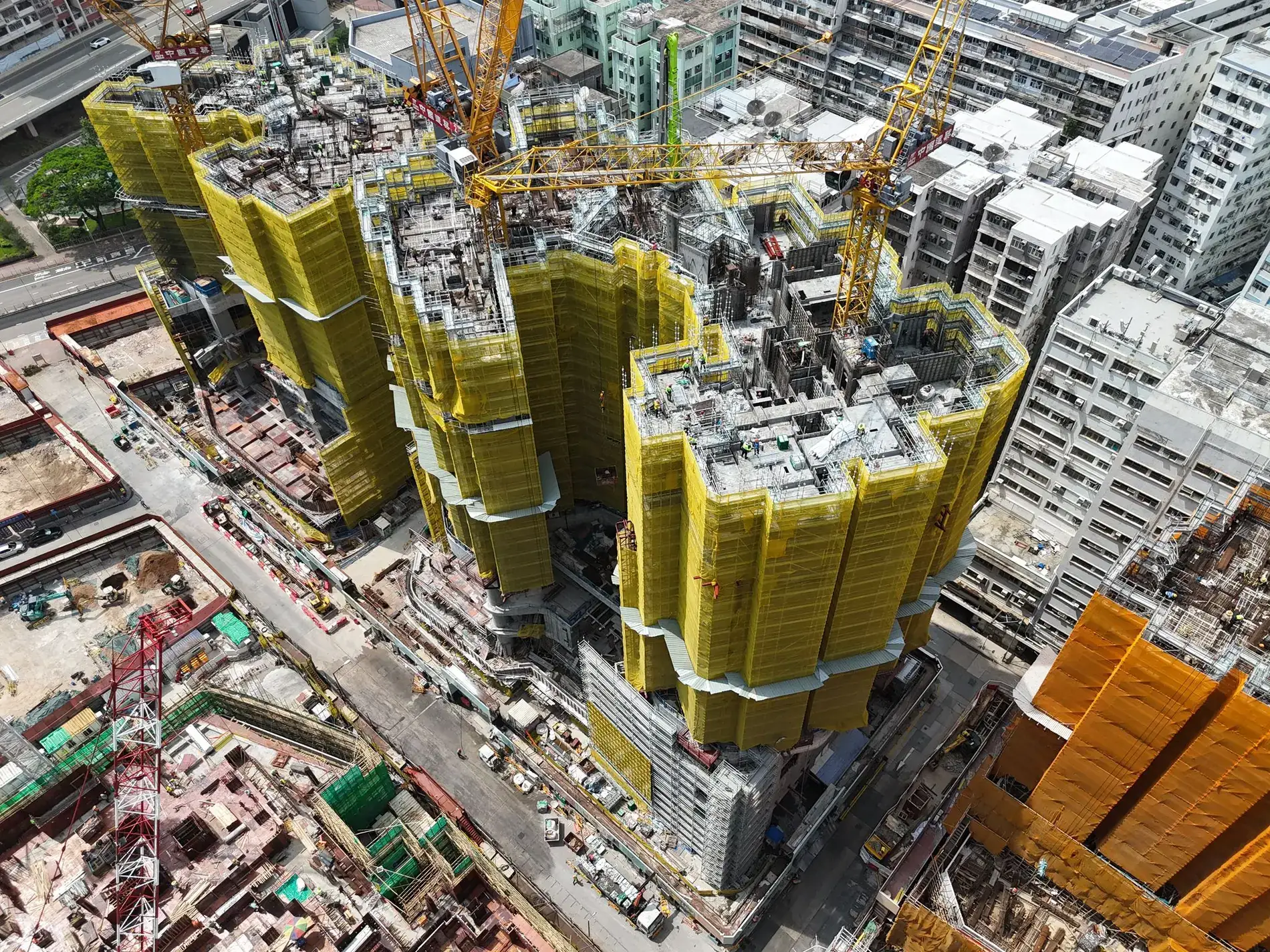 土瓜灣鴻福街及銀漢街：​外牆工程施工現場
