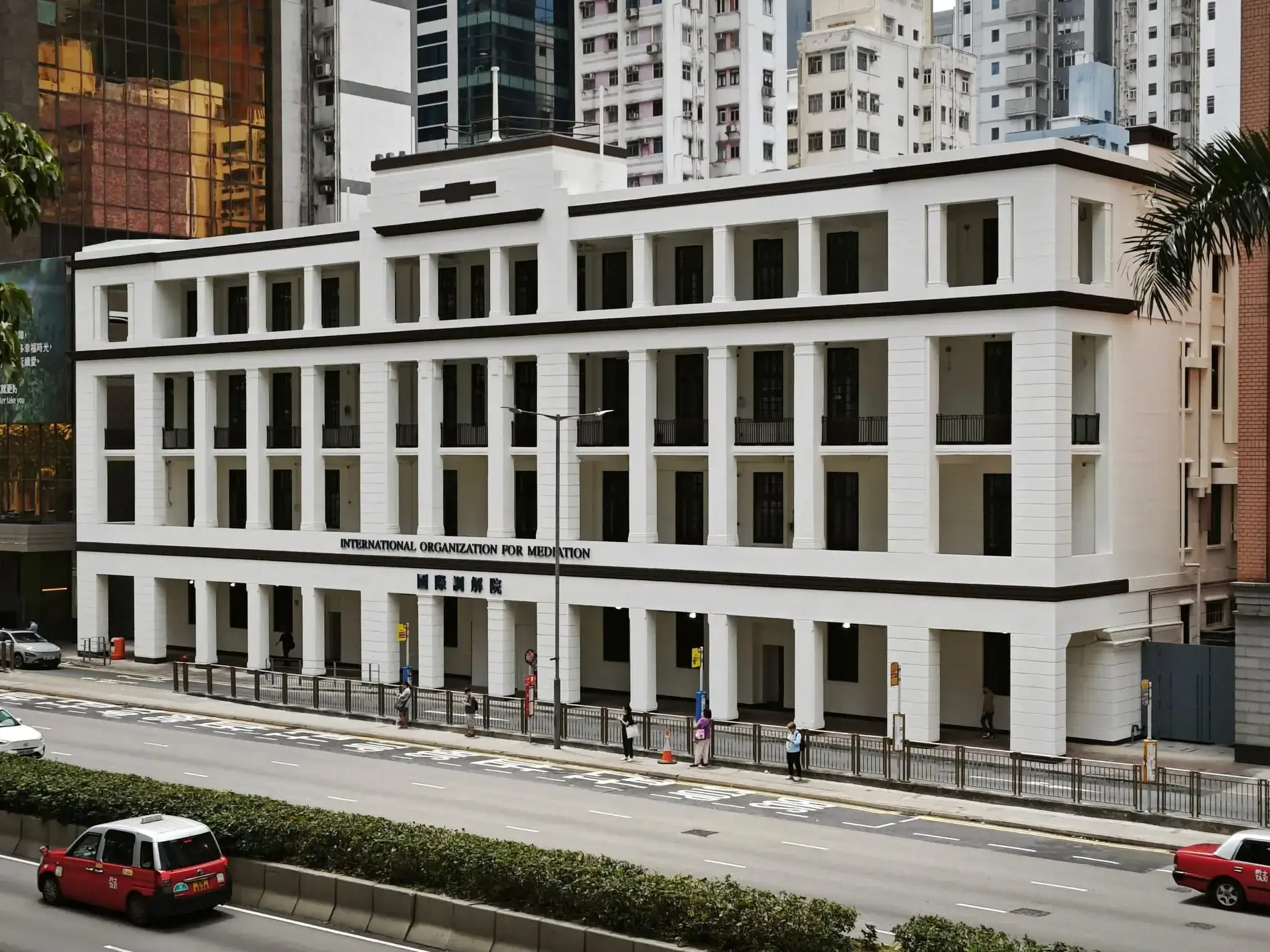 灣仔告士打道123號：​外牆工程施工現場